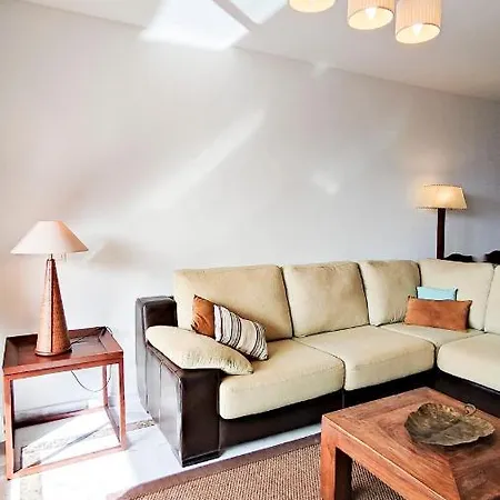 3 Bedroom With Beautiful Views In By Sharingco Apartment *