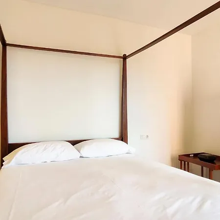 3 Bedroom With Beautiful Views In By Sharingco Apartment *