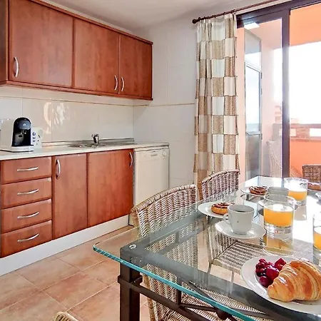 3 Bedroom With Beautiful Views In By Sharingco Apartment *